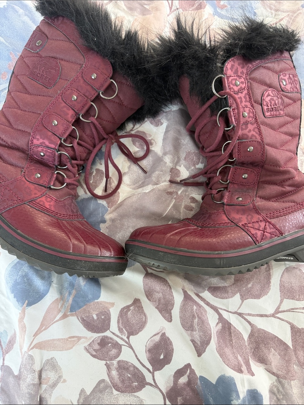 Sorel Women's Burgundy Lace-Up Winter Boots with Faux Fur Trim